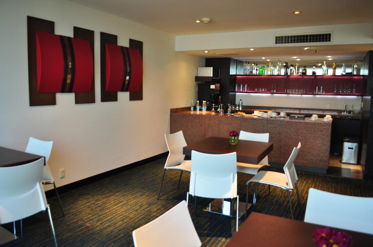 Radisson Paraiso Hotel Mexiko-Stadt Exterior foto The lounge at the airport