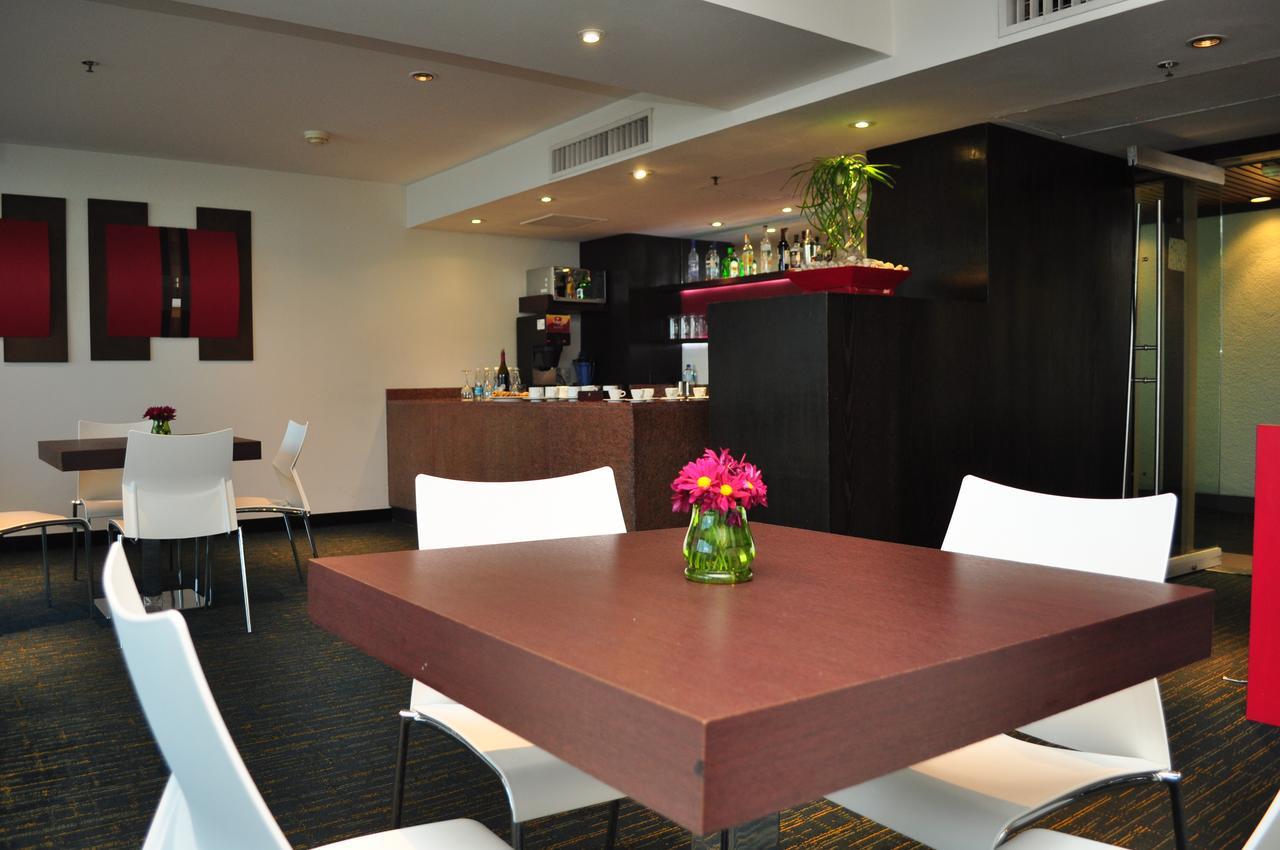Radisson Paraiso Hotel Mexiko-Stadt Exterior foto A typical kitchen in a serviced apartment